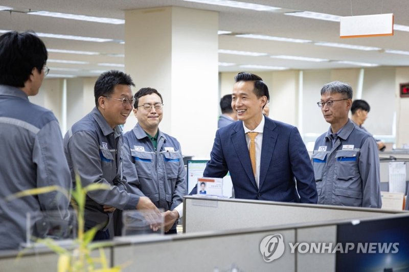 한화오션 거제사업장 방문한 김동관 부회장 (출처=연합뉴스)