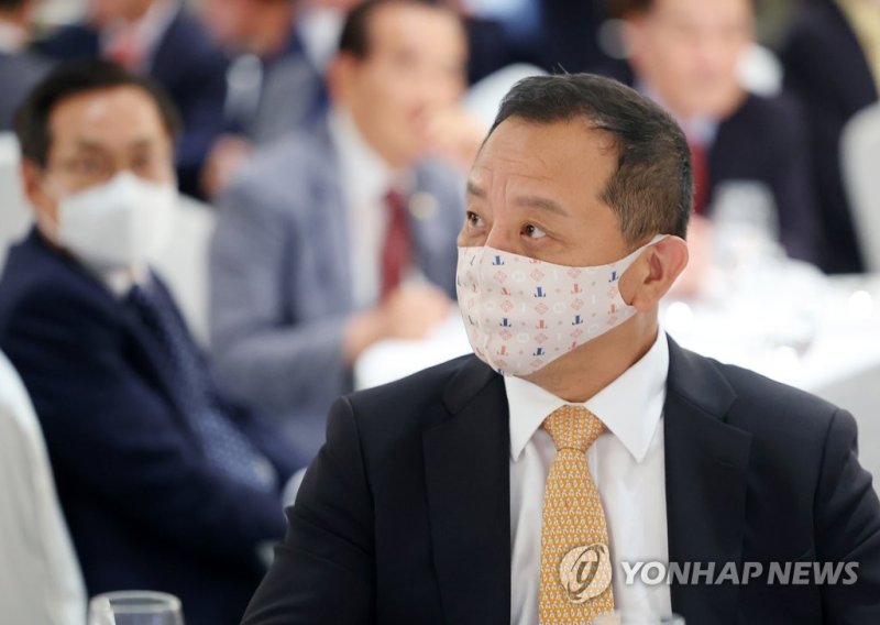 한중수교 30주년 기념화보 발간 기념식 참석한 전재국 (출처=연합뉴스)