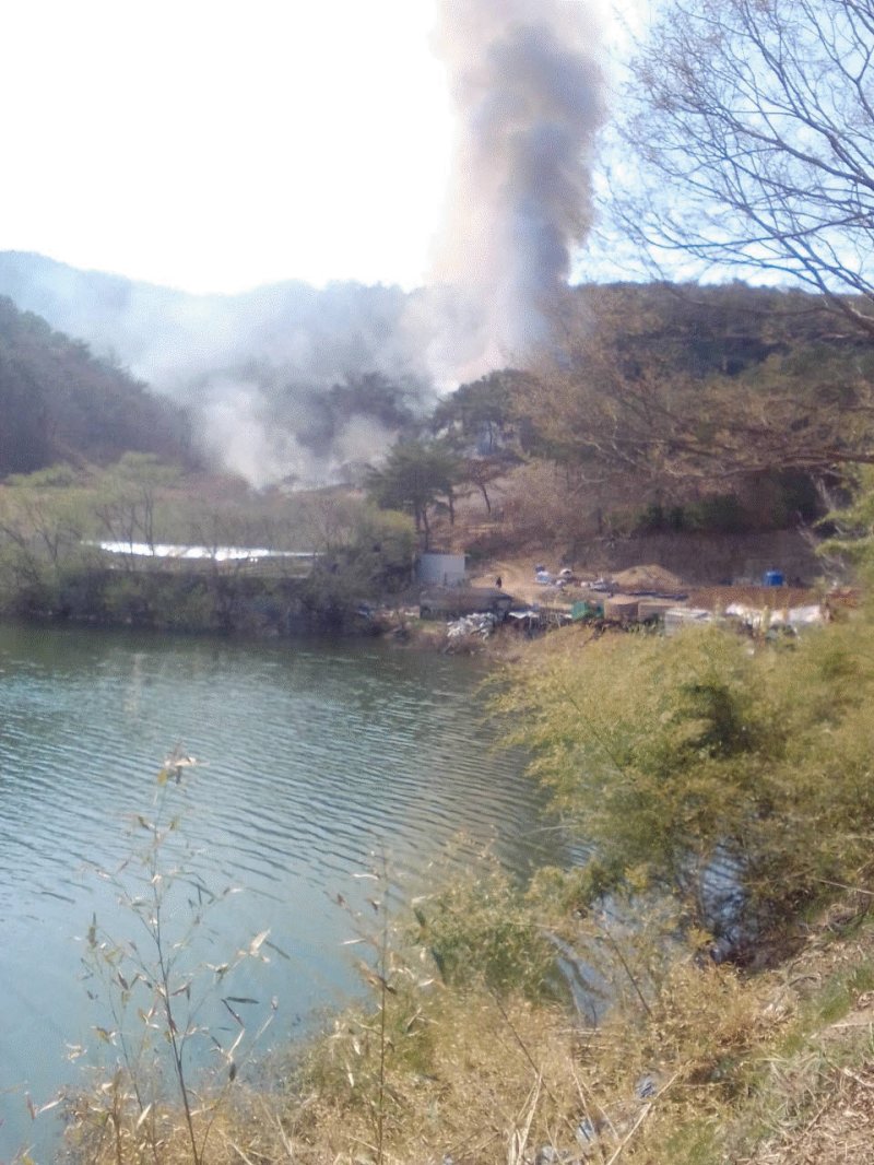 [진주=뉴시스] 경남 진주 명석면 산불 현장. (사진=산림청 제공) 2025.04.01. photo@newsis.com *재판매 및 DB 금지
