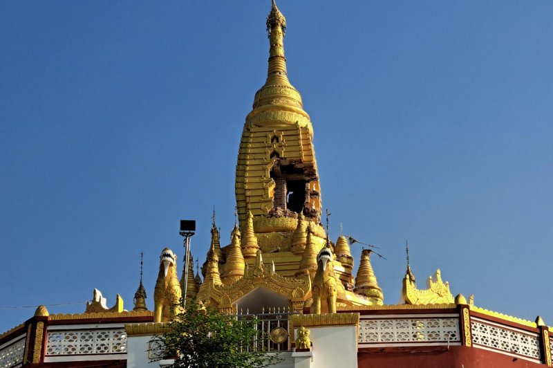 지진으로 부서진 불탑 (출처=연합뉴스)