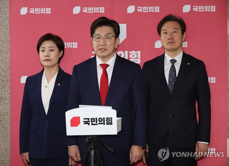 권성동 원내대표, 현안 관련 브리핑 (출처=연합뉴스)