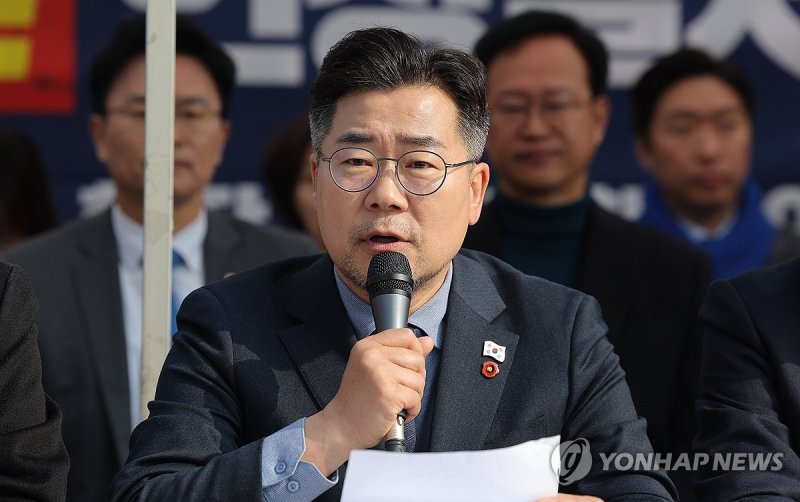 원내대책회의 발언하는 박찬대 원내대표 (출처=연합뉴스)