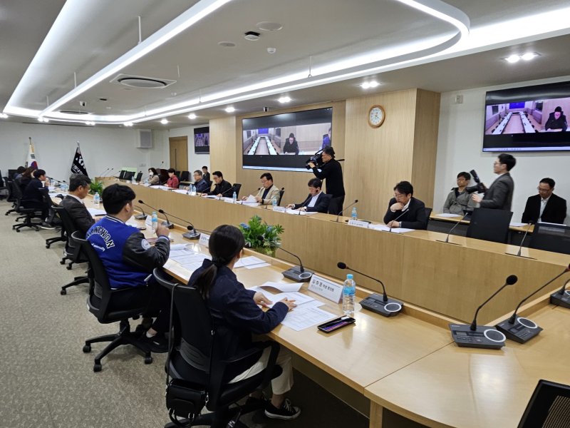 강원대학교가 1일 오후 강원대 춘천캠퍼스 대학본부 3층 교무회의실에서 평의원회를 개최했다.2025.4.1 한귀섭 기자