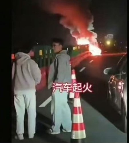 소셜미디어에 유포된 중국 샤오미 SU7 화재 장면 (출처=연합뉴스)