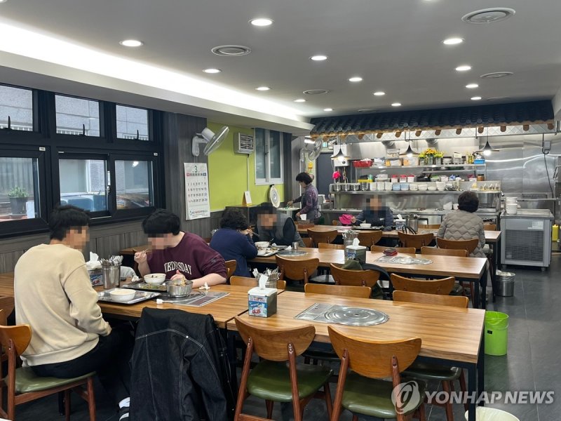 '하숙집 식당 여전하네' (출처=연합뉴스)