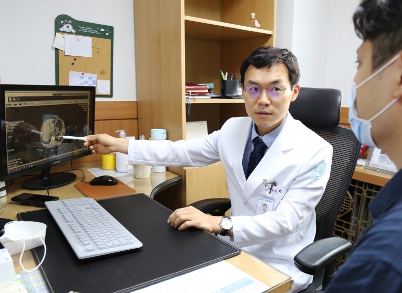 [서울=뉴시스] 2일 의료계에 따르면 퍼프린젠스 식중독’은 클로스트리듐 퍼프린젠스균에 오염된 음식을 섭취할 때 나타난다. 이 세균이 소장에 들어오면 흔히 설사를 유발하는 독소를 방출한다. (사진=세란병원 제공) 2025.04.01. photo@newsis.com *재판매 및 DB 금지