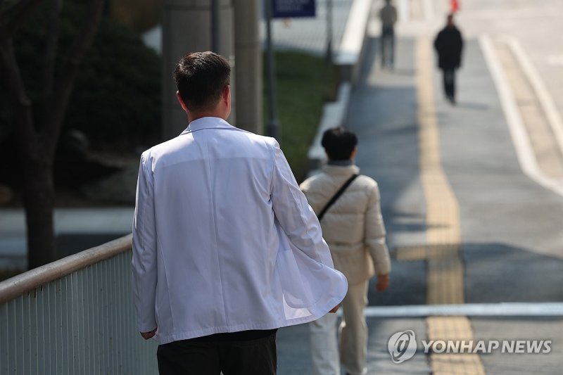 이동하는 의료진. 연합뉴스