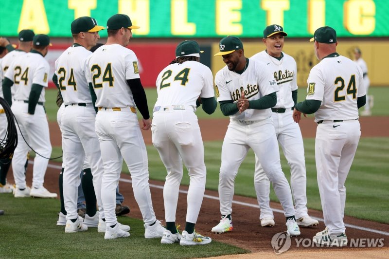 모두 24번 등번호를 달고 나온 애슬레틱스 선수들. (출처=연합뉴스)