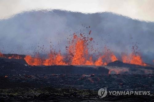 아이슬란드 화산 폭발 (출처=연합뉴스)