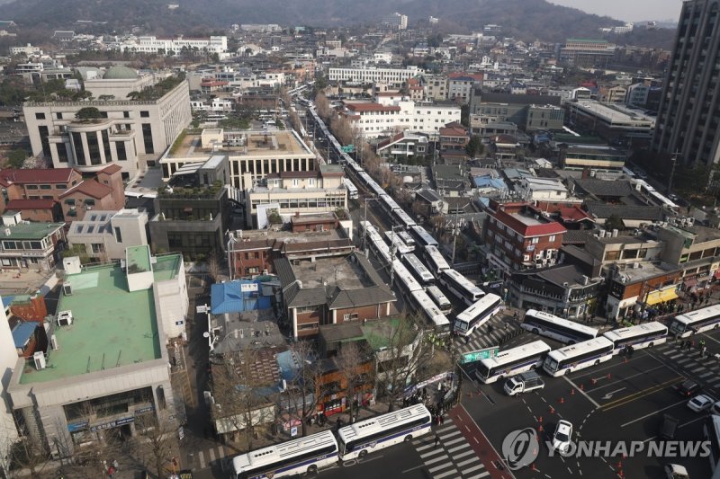 경찰, 헌재 인근 '진공상태화' 착수 (출처=연합뉴스)