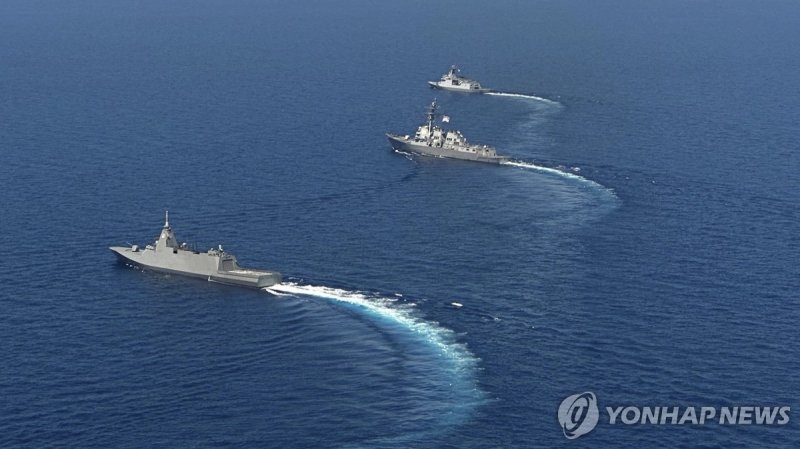 미국·일본·필리핀 남중국해 해상 합동훈련 (출처=연합뉴스)