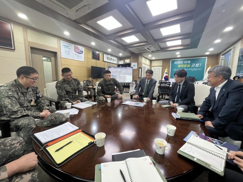강원 고성군·율곡 부대 북진 여단 간담회 (출처=연합뉴스)