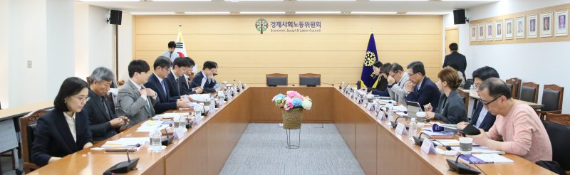 [서울=뉴시스] 경제사회노동위원회(경사노위)가 2일 오전 제2차 세대공감 사회적 대화 자문회의를 개최했다. 2025.04.02. (사진=경제사회노동위원회 제공) *재판매 및 DB 금지
