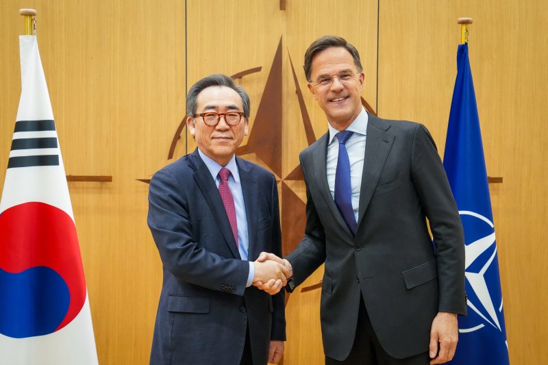 조태열 외교부 장관은 2일(현지시간) 마크 루터 북대서양조약기구(NATO·나토) 사무총장과 벨기에 브뤼셀에서 만나 양자 회담을 실시했다. 2025.04.02. (외교부 제공)