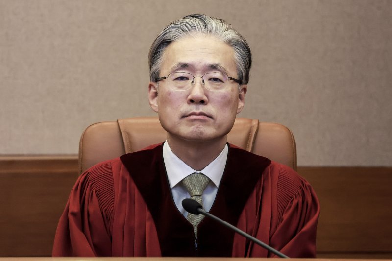 김형두 헌법재판관이 27일 서울 종로구 헌법재판소에서 열린 3월 헌법소원 심판 등 일반 사건 선고에 참석해 자리하고 있다. (공동취재) 2025.3.27/뉴스1 ⓒ News1 김성진 기자