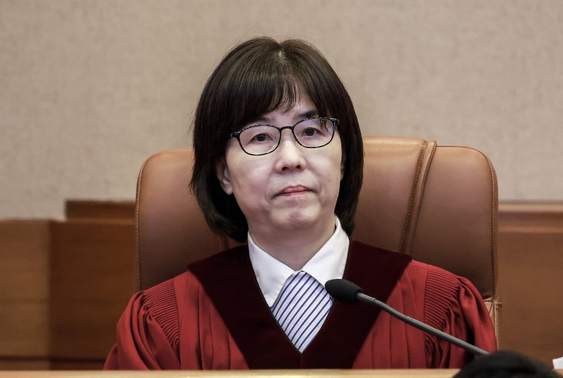 이미선 헌법재판관이 27일 서울 종로구 헌법재판소에서 열린 3월 헌법소원 심판 등 일반 사건 선고에 참석해 자리하고 있다. (공동취재) 2025.3.27/뉴스1 ⓒ News1 김성진 기자