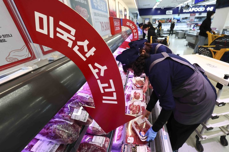 [서울=뉴시스] 김근수 기자 = 12일 서울 시내 한 대형마트에 미국산 소고기가 판매되고 있다. 2025.03.12. ks@newsis.com