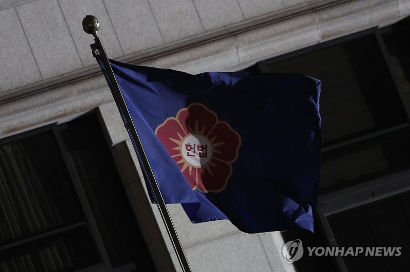 헌재에 드리운 그림자 (출처=연합뉴스)