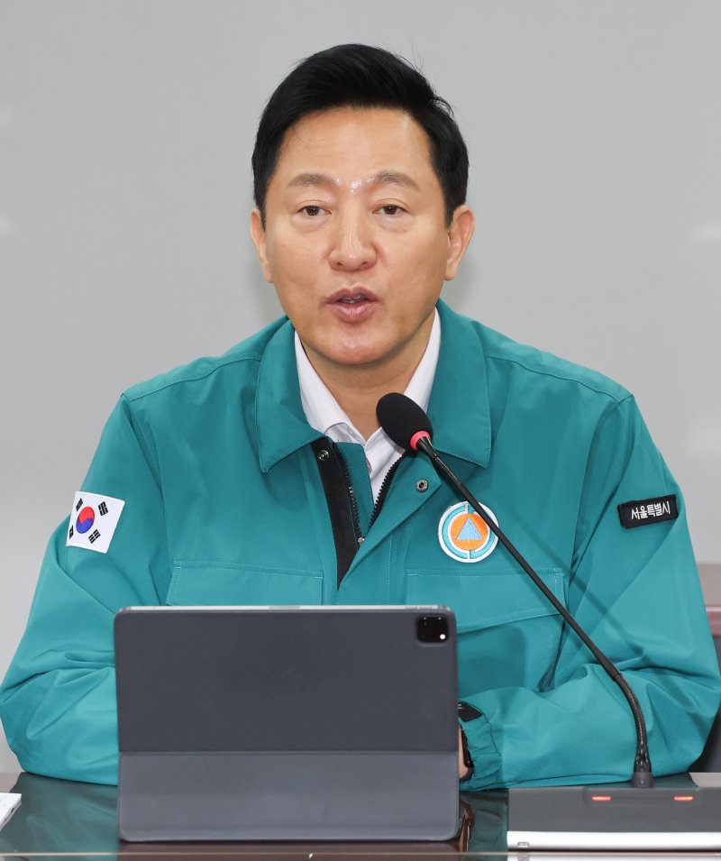 오세훈 서울시장이 2일 서울시청에서 열린 대통령 탄핵심판 선고 집회 대비 회의에서 모두발언을 하고 있다. 2025.4.2/뉴스1 ⓒ News1 허경 기자