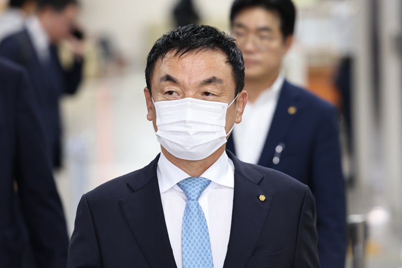 권오수 전 도이치모터스 회장이 12일 오후 서울 서초구 서울고등법원에서 열리는 도이치모터스 주가조작 관련 항소심 선고공판에 출석하고 있다. 2024.9.12/뉴스1 ⓒ News1 구윤성 기자