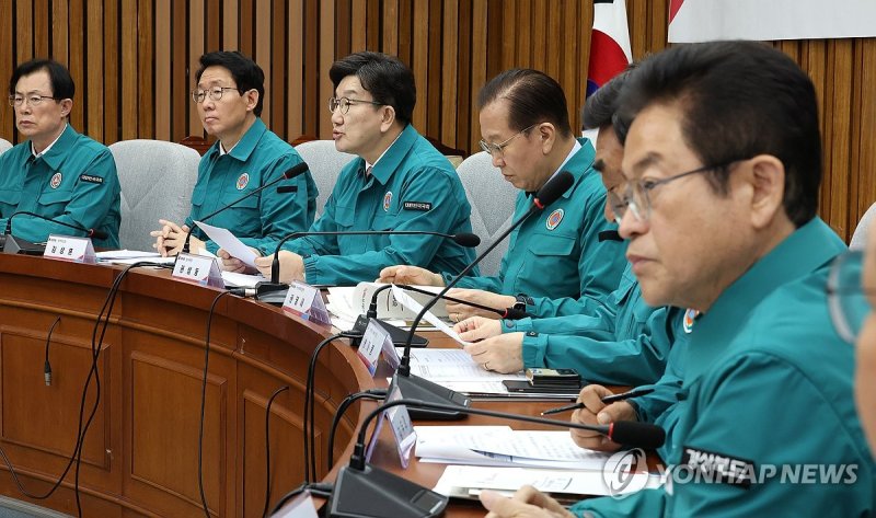 산불피해대책마련 당정협의회에서 발언하는 권성동 원내대표 (출처=연합뉴스)