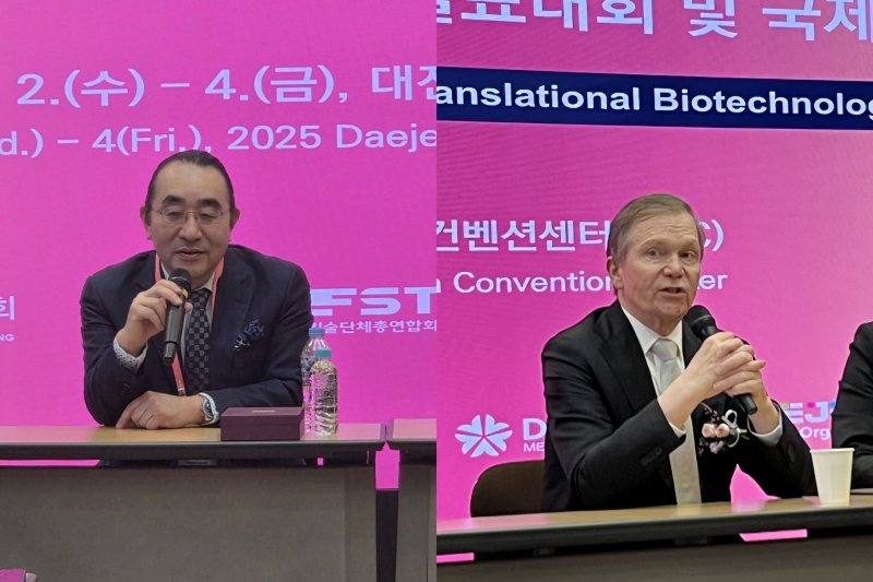 스가 히로아키 도쿄대 교수(왼쪽)과 버나드 팔슨 UCSD 교수. 이 둘은 3일 대전 유성구 대전컨벤션센터(DCC)에서 한국생물공학회가 주최한 춘계학술발표대회 및 심포지엄에 참석했다.(생물공학회 제공)