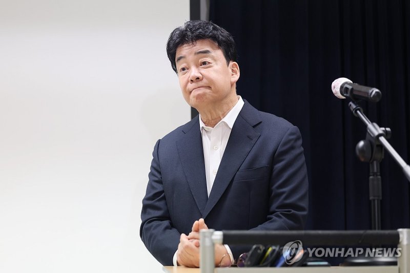 "나랑 술 마셔줘야 한다"…'술자리 면접' 백종원 회사, 고용부 조사 받는다