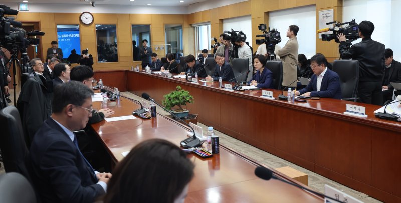 오영주 중소벤처기업부 장관이 3일 서울 강남구 서울본부세관에서 열린 美 관세 대응 수출 중소기업 현장 간담회에서 모두 발언을 하고 있다. 간담회에서는 수출 중소기업이 정부에 바라는 점과 민관, 부처 간 협력 필요사항 등이 논의됐다. 2025.4.3/뉴스1 ⓒ News1 박지혜 기자