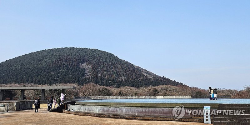 제주돌문화공원 하늘연못 (출처=연합뉴스)