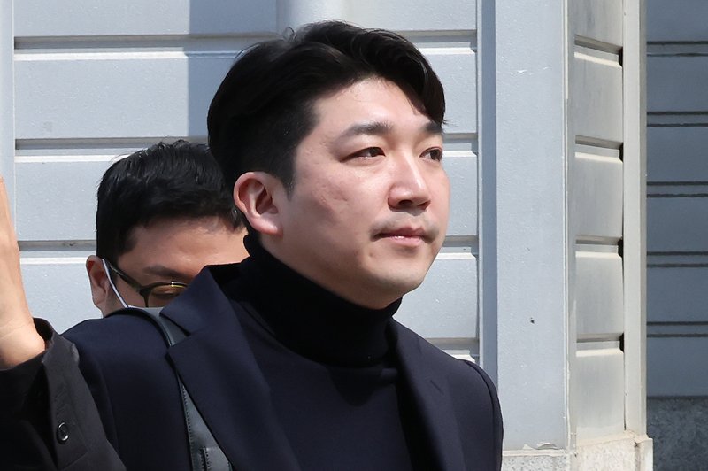 최형록 발란 대표이사가 3일 오후 서울 서초구 서울회생법원에서 열린 발란 대표자 회생절차 심문기일에 출석하고 있다. 2025.4.3/뉴스1 ⓒ News1 장수영 기자