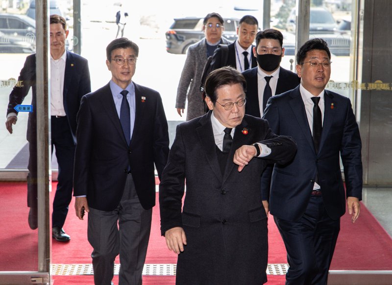 이재명 더불어민주당 대표가 3일 오후 서울 여의도 국회 본회의장에서 열린 제423회 국회(임시회) 제4차 본회의에 참석하고 있다. 2025.4.3/뉴스1 ⓒ News1 이재명 기자