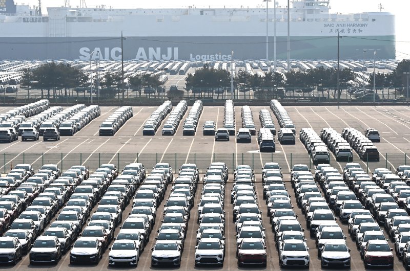 지난 4월 3일 경기도 평택항 자동차 전용부두에 선적을 기다리는 수출용 차량이 세워져 있다. 도널드 트럼프 대통령이 미국 이외 지역에서 생산된 자동차 및 자동차 주요 부품에 부과하기로 결정한 25% 관세가 3일(현지시간·한국시간 3일 오후) 정식 발효 됐다. /사진=뉴시스화상
