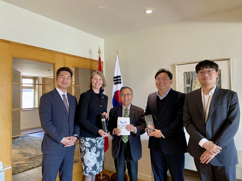 안네 카리 한센 오빈(Anne Kari Hansen Ovind) 주한 노르웨이 대사(왼쪽에서 두번째)와 김외철 국립해양과학관장(오른쪽에서 세 번째). *재판매 및 DB 금지
