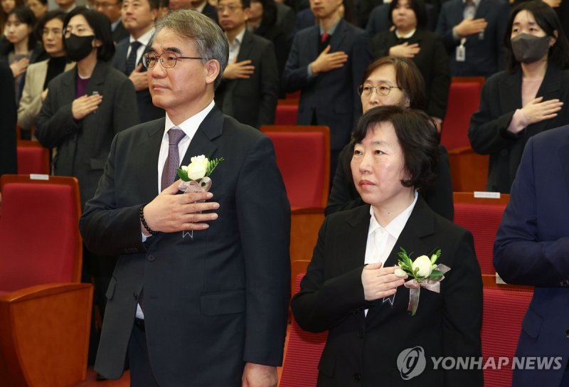 취임식 참석하는 정계선-조한창 헌법재판관 (출처=연합뉴스)