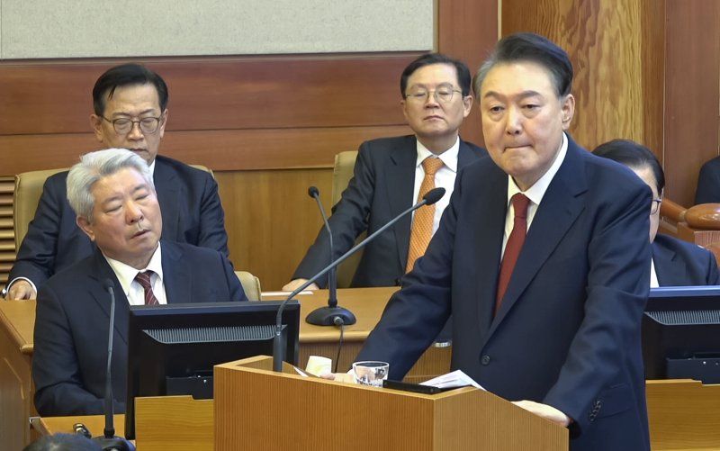 윤석열 대통령이 25일 오후 서울 종로구 헌법재판소에서 열린 대통령 탄핵심판 최종(11차) 변론기일에 출석해 최종의견을 진술하고 있다. (헌법재판소 제공. 재판매 및 DB 금지) 2025.2.25/뉴스1 ⓒ News1 민경석 기자