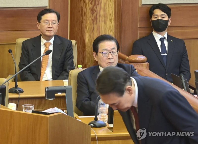 최종 의견 진술 마치고 인사하는 윤 대통령 (출처=연합뉴스)