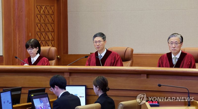 윤 대통령 탄핵심판 선고에 입장해 있는 헌법재판관들 (출처=연합뉴스)