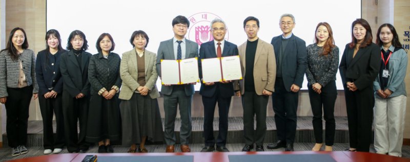 [대전=뉴시스] 협약을 맺은 목원대학교와 폭스에듀 관계자들 기념촬영. (사진=목원대 제공) 2025.04.04. photo@newsis.com *재판매 및 DB 금지