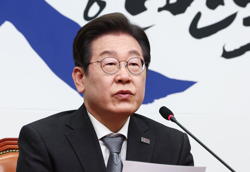 이재명 "경제·민생 안정이 제일 중요한 과제"[윤 대통령 파면]