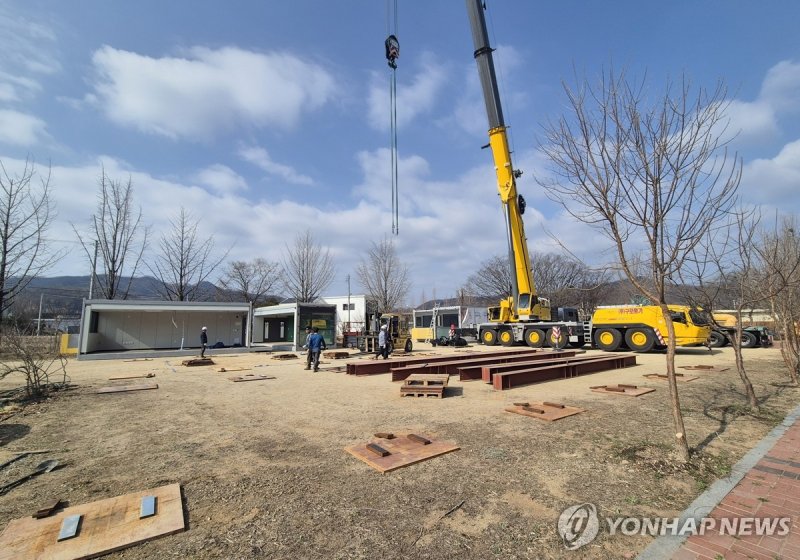 '모듈러주택' 기초공사 한창 (출처=연합뉴스)