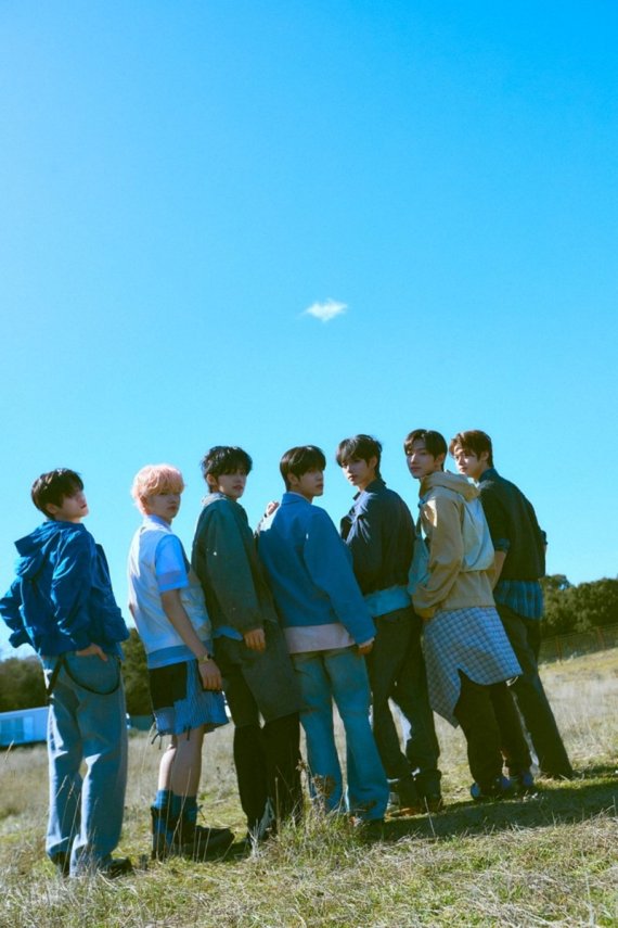 클로즈 유어 아이즈, 데뷔 앨범 '20만 장' 돌파?!