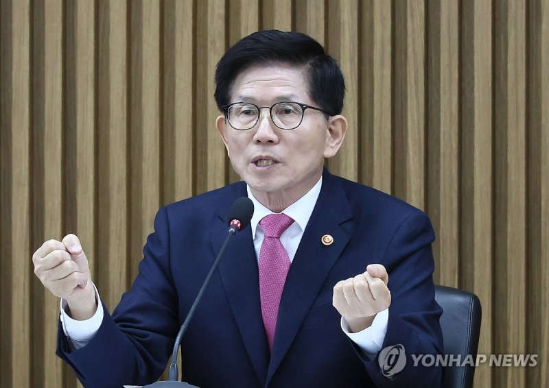 김문수 고용노동부 장관 (출처=연합뉴스)