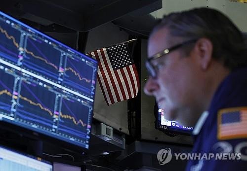 뉴욕증권거래소의 트레이더 (출처=연합뉴스)