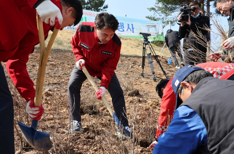 강원도는 지난 3일 고성 통일전망대에서 ‘제80회 식목일 기념행사’ 를 개최했다.(강원도 제공. 재판매 및 DB금지)/뉴스1