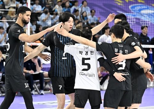 득점 후 기뻐하는 현대캐피탈 선수들 (출처=연합뉴스)