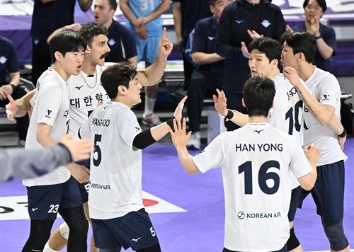 득점 후 기뻐하는 대한항공 선수들 (출처=연합뉴스)