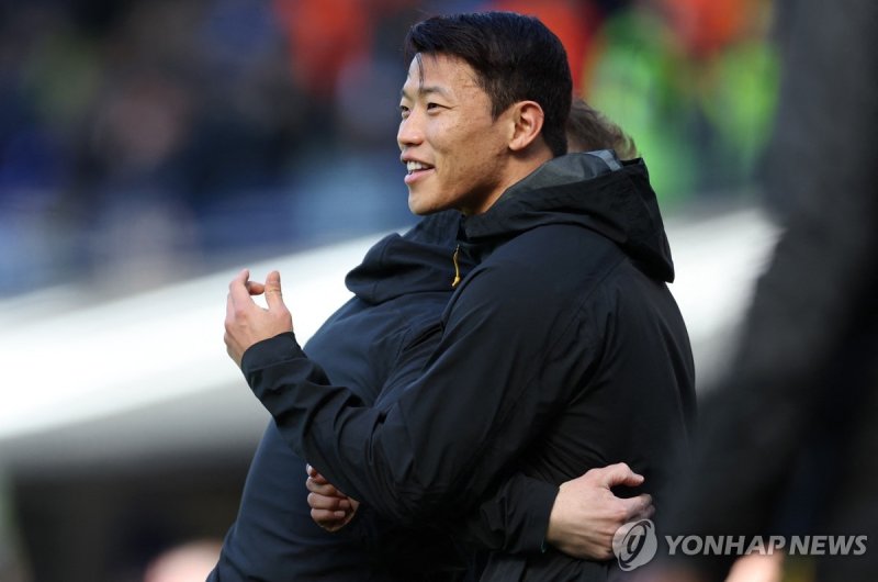 벤치 지킨 황희찬 (출처=연합뉴스)