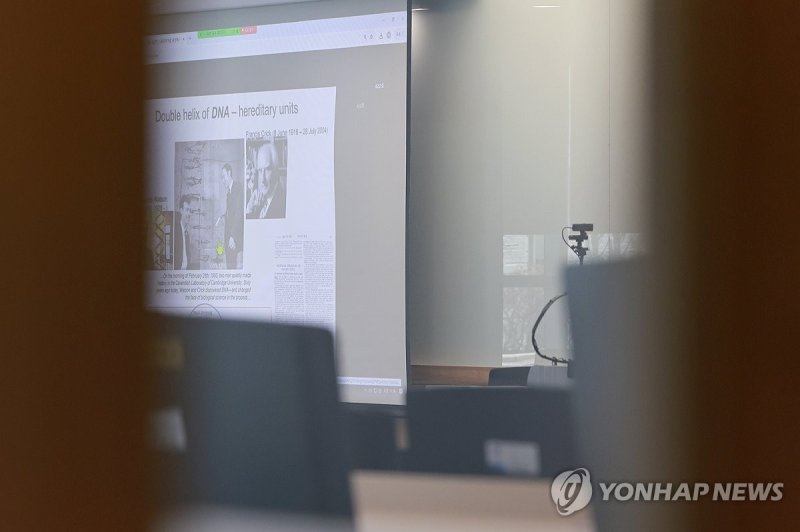 온라인으로 진행되는 의예과 강의 (출처=연합뉴스)