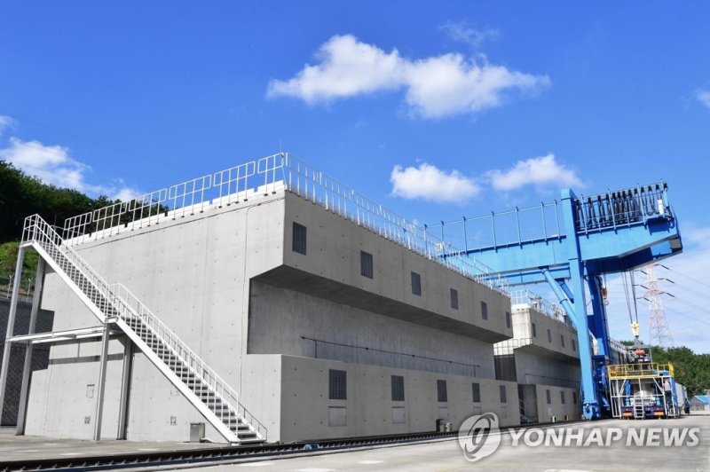 경주 월성원전 부지 내 지상에 설치된 건식저장시설 맥스터 (출처=연합뉴스)