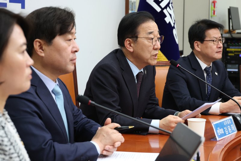 김윤덕 더불어민주당 사무총장이 6일 오전 서울 여의도 국회에서 현안 관련 기자간담회를 하고 있다. 2025.4.6/뉴스1 ⓒ News1 이광호 기자